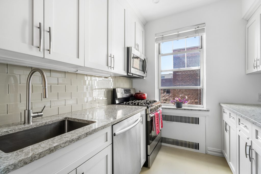 Co-ops and condos are both types of multi-unit residential buildings that are common in New York City, including in the Bronx. However, there are some key differences between the two that are important for potential buyers to understand.