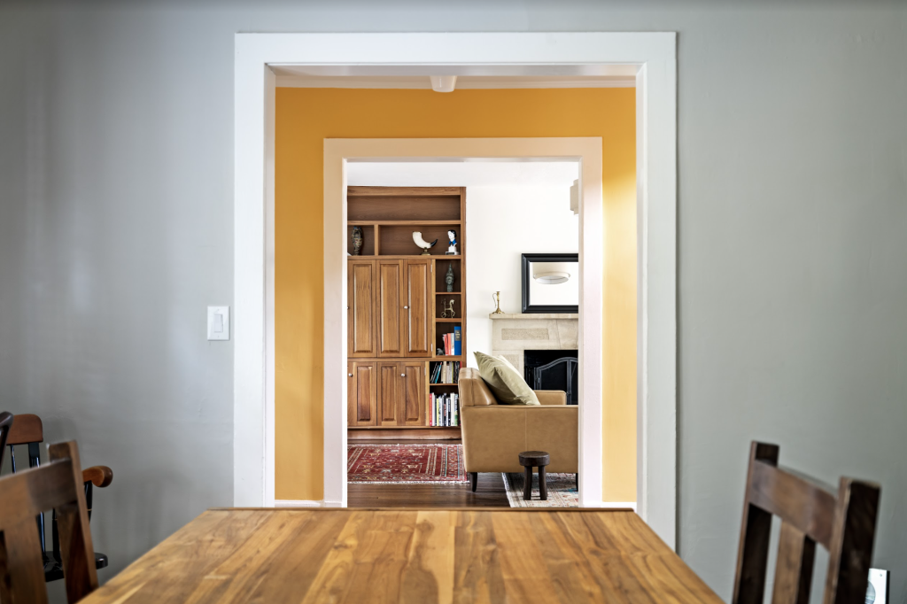 Chic, sunny, and spacious- this apartment has it all. Did we mention the beauty of Fort Tryon Park is at your doorstep? ☀️🌷🌻🌲