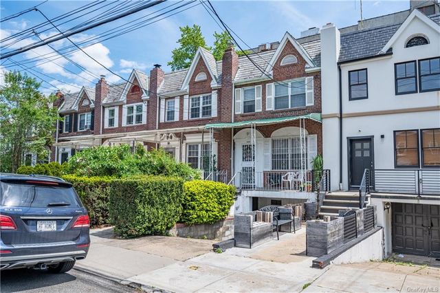 Each Friday we roundup a list of all the upcoming open houses for the weekend in Riverdale, Kingsbridge, Spuyten Duyvil, and Marble Hill. Click the button below to get access to our list of open houses. Which ones are you going to head to this weekend?