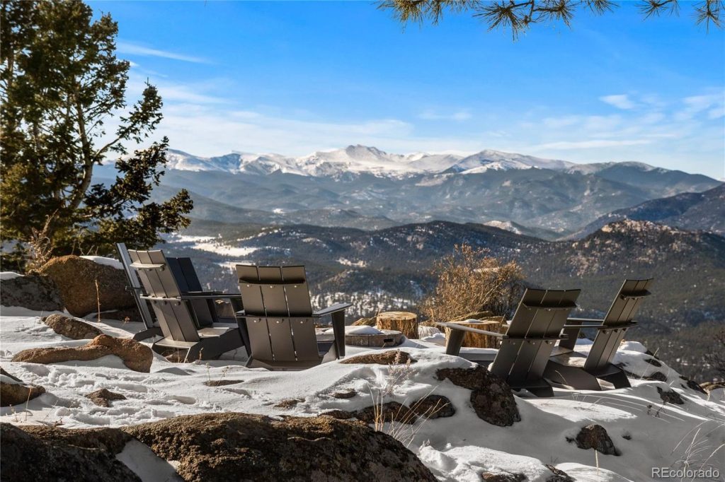 🏡✨Rounding up our favorite Compass property listings from across the country this week. Which one’s your favorite??