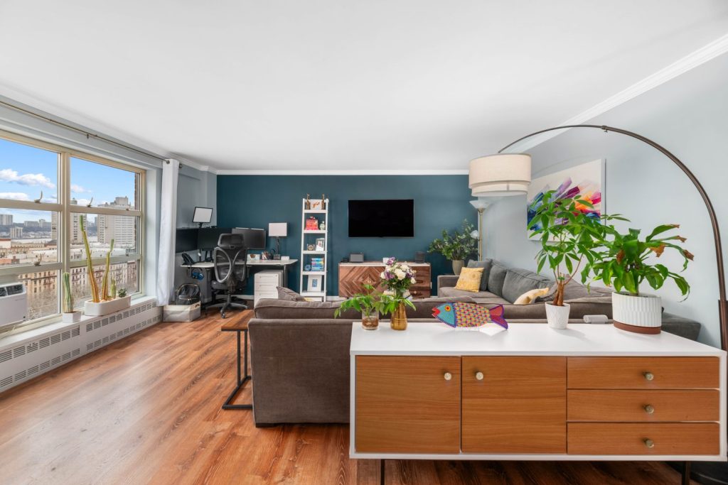 Each Friday we roundup a list of all the upcoming open houses for the weekend in Upper Manhattan, Riverdale, and Spuyten Duyvil. Click the button below to get access to our list of open houses. Which ones are you going to head to this weekend?