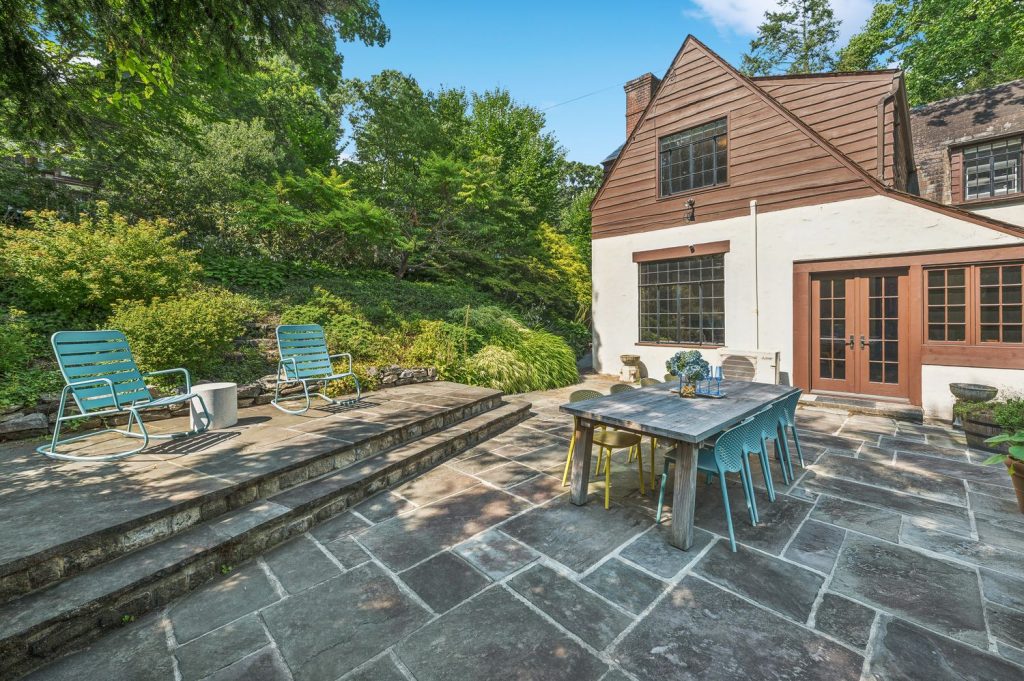 Each Friday we roundup a list of all the upcoming open houses for the weekend in Kingsbridge and Riverdale, Bronx. Which ones are you going to head to this weekend?