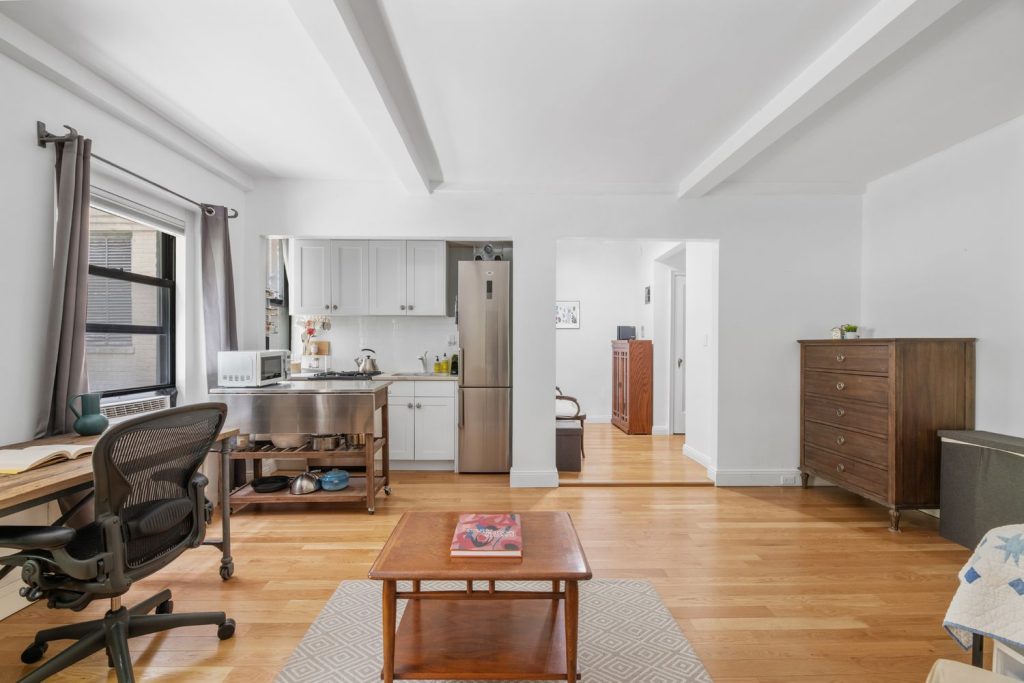 Each Friday we roundup a list of all the upcoming open houses for the weekend in Hudson Heights, Manhattan and Riverdale, Bronx. Which ones are you going to head to this weekend?