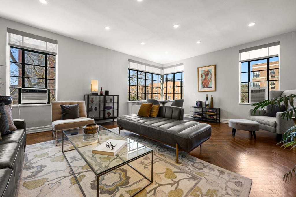 Welcome to Unit 4B at 3001 Henry Hudson Pkwy W in Spuyten Duyvil!