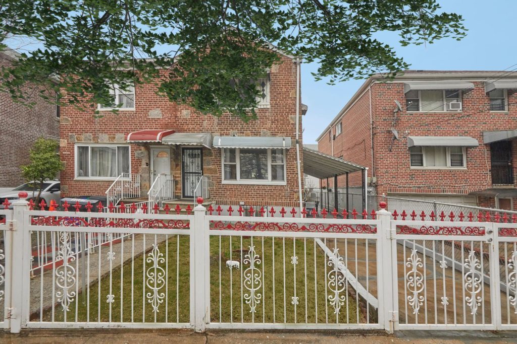 Each Friday we roundup a list of all the upcoming open houses for the weekend in Spuyten Duyvil. Which ones are you going to head to this weekend?