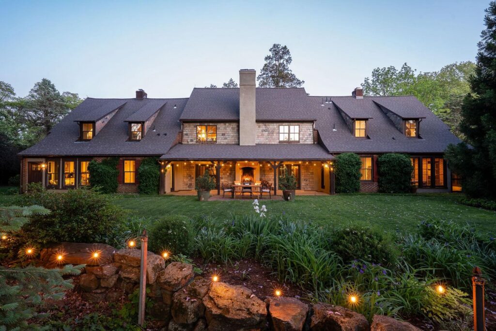 Welcome to Compass Curated, a collection of our most prestigious properties across the country, delivered straight to your inbox. Take a look at these dream homes and let us know which one's your favorite for June!