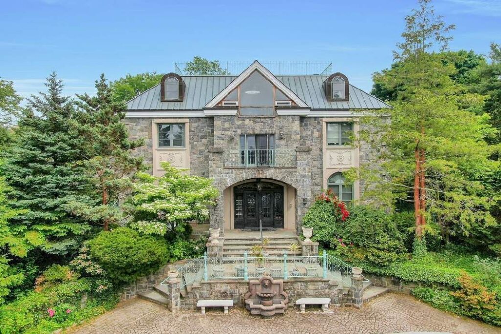 Each Friday we roundup a list of all the upcoming open houses for the weekend in Riverdale, Bronx. Which ones are you going to head to this weekend?