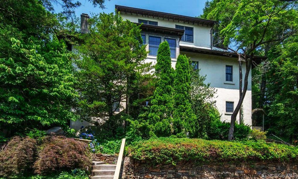 Each Friday we roundup a list of all the upcoming open houses for the weekend in Riverdale, Bronx. Which ones are you going to head to this weekend?