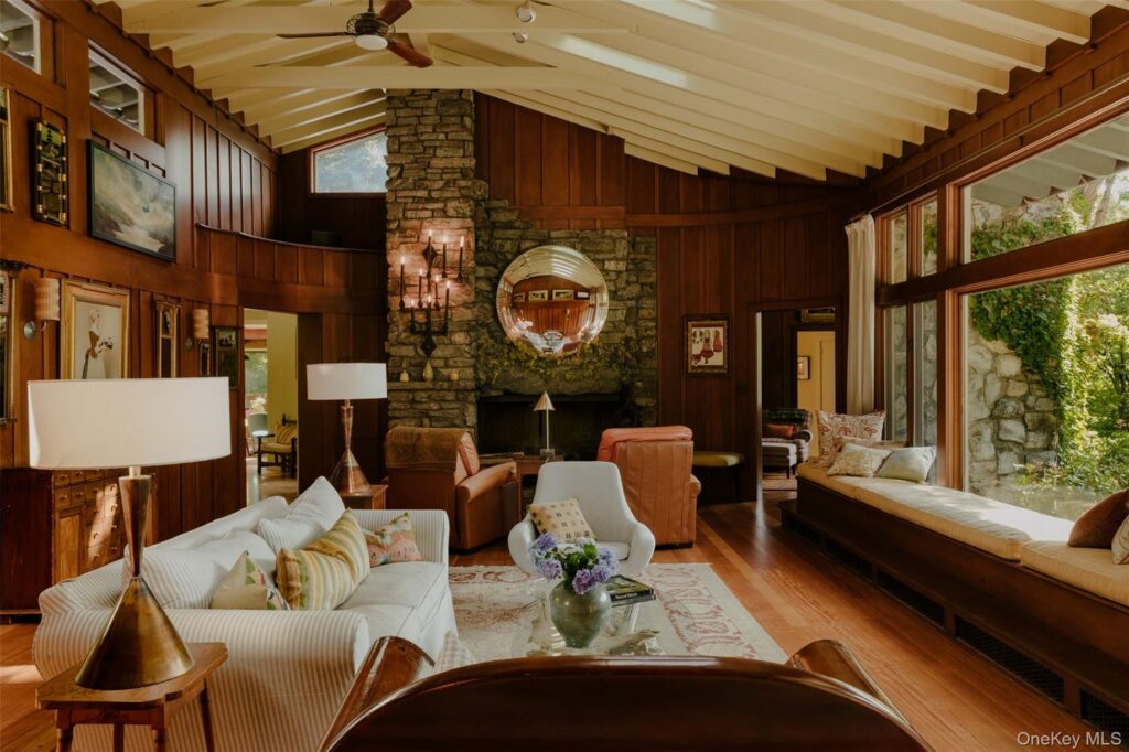 Welcome to Compass Curated, a collection of our most prestigious properties across the country, delivered straight to your inbox. Take a look at these dream homes and let us know which one's your favorite for October!